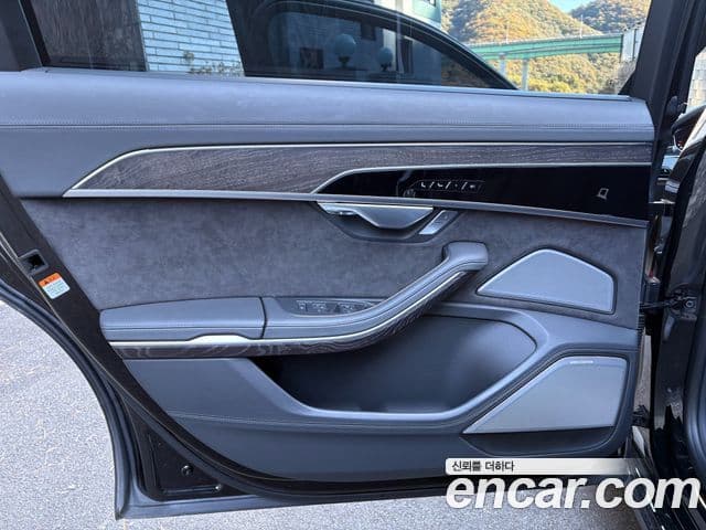 Audi A8 (D5) 60 TFSI Quattro LWB, 2021 14