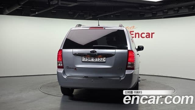 Kia Carnival R R Special, 2011 4