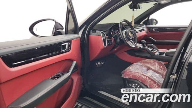 Porsche Cayenne (PO536), 2021 10