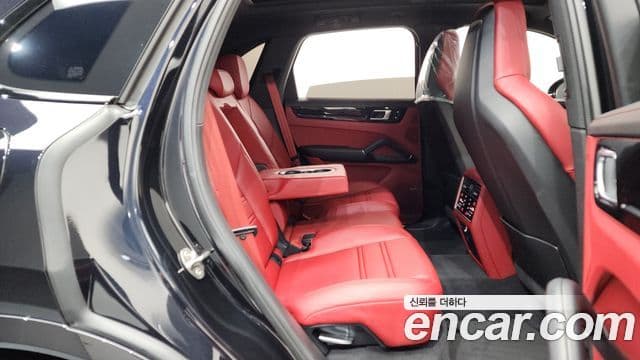 Porsche Cayenne (PO536), 2021 12