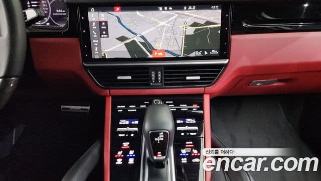 Porsche Cayenne (PO536), 2021 14