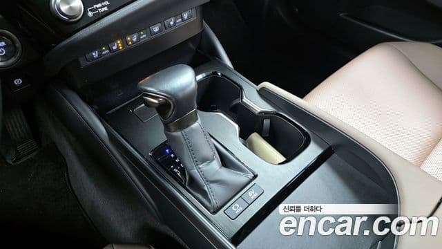 Lexus ES300h 7세대 F-Sport Design пакет, 2024 9