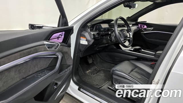 Audi e-Tron, 2021 10