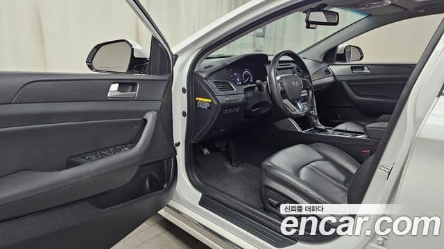 Hyundai LF Sonata 1.6 турбо Smart, 2016 10