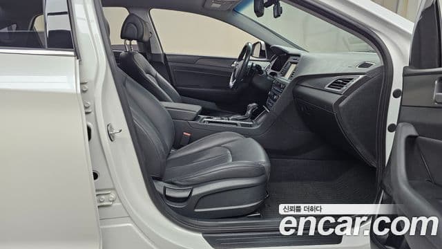 Hyundai LF Sonata 1.6 турбо Smart, 2016 11