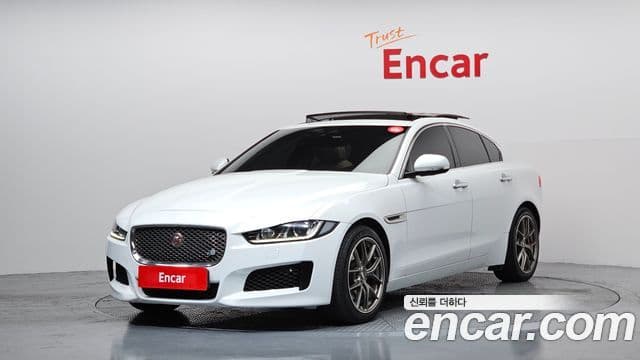 Jaguar XE Prestige, 2017 1
