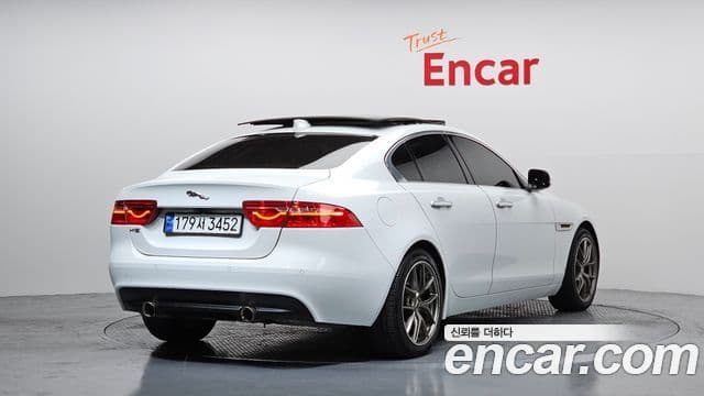 Jaguar XE Prestige, 2017 2