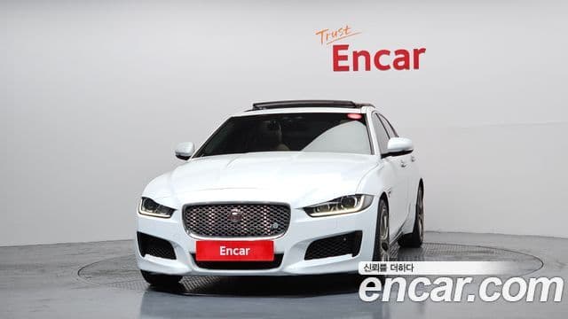 Jaguar XE Prestige, 2017 3