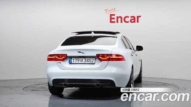 Jaguar XE Prestige, 2017 4