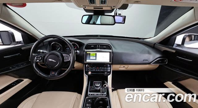 Jaguar XE Prestige, 2017 7