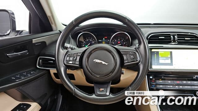 Jaguar XE Prestige, 2017 13