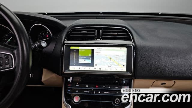 Jaguar XE Prestige, 2017 14