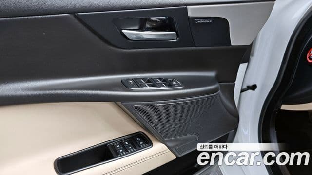 Jaguar XE Prestige, 2017 19