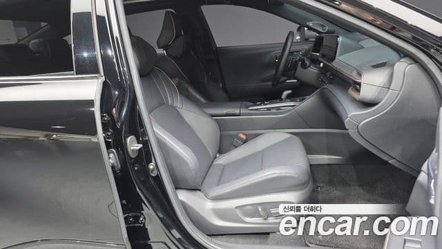 Toyota 크라운 кроссовер 2.4 4WD Dual Boost гибрид, 2023 11