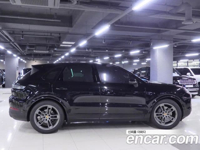 Porsche Cayenne (PO536), 2024 3