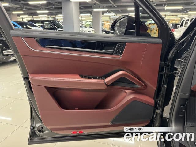 Porsche Cayenne (PO536), 2024 7