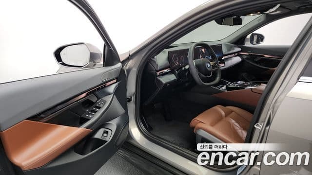BMW 5시리즈 (G60), 2025 10