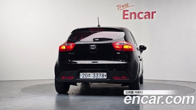 Kia All New Pride Prestige, 2012 4