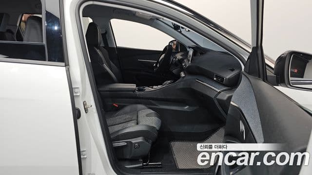 Peugeot 5008 2세대 1.5 BlueHDi Allure, 2021 2