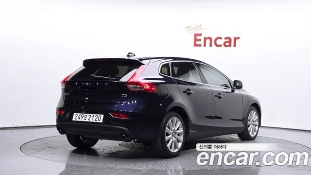 Volvo V40 2세대, 2016 2