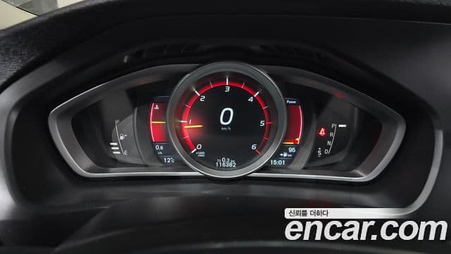 Volvo V40 2세대, 2016 8