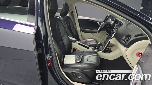 Volvo V40 2세대, 2016 10