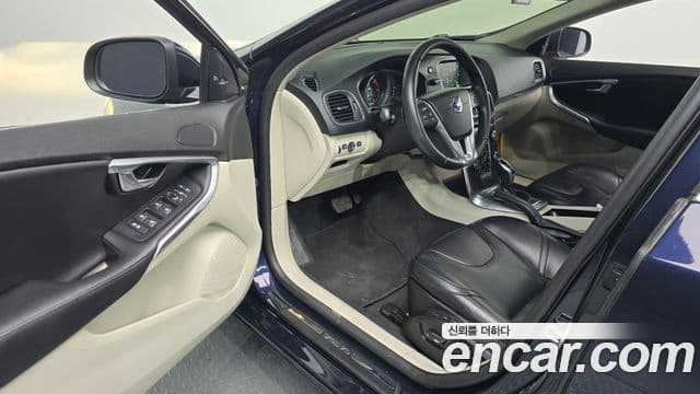 Volvo V40 2세대, 2016 11