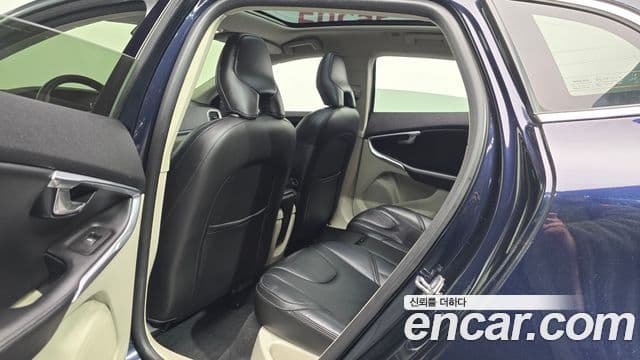 Volvo V40 2세대, 2016 12