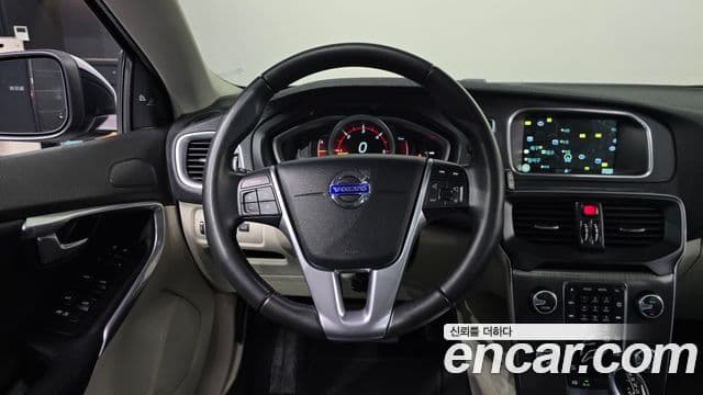 Volvo V40 2세대, 2016 13