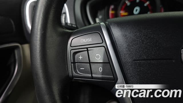 Volvo V40 2세대, 2016 18