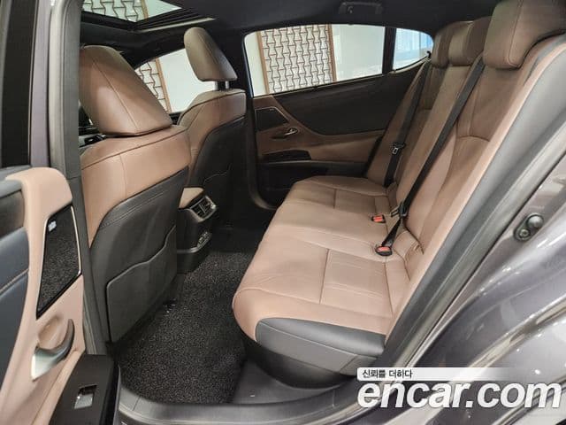 Lexus ES300h 7세대 Executive, 2026 14