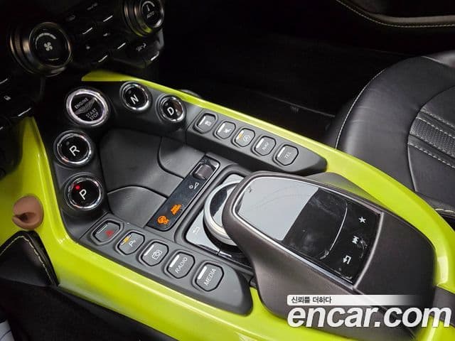 Aston Martin 밴티지 2세대 4.0 V8 купе, 2019 11