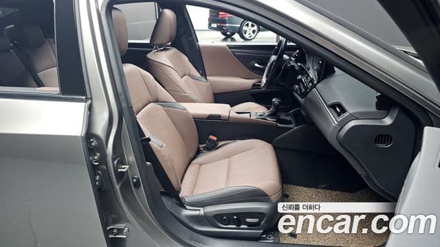 Lexus ES300h 7세대 Luxury Plus, 2025 10