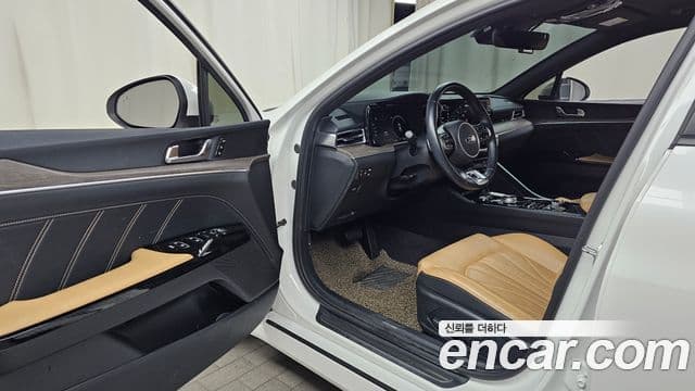 Kia K5 3세대 Signature, 2021 10