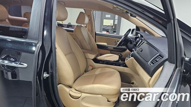 Kia All New Carnival Luxury, 2016 10