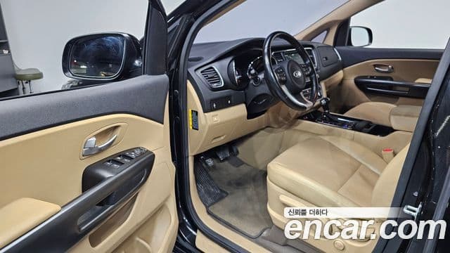 Kia All New Carnival Luxury, 2016 11