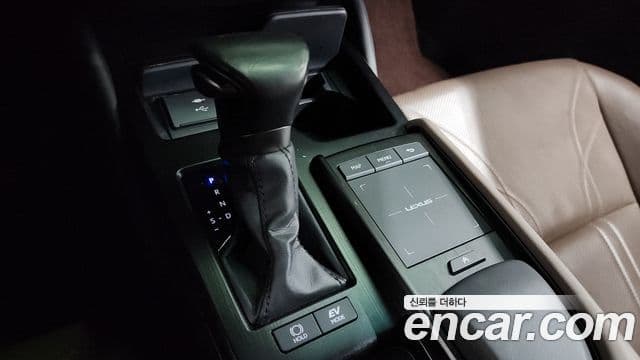 Lexus ES300h 7세대 Luxury Plus, 2022 9