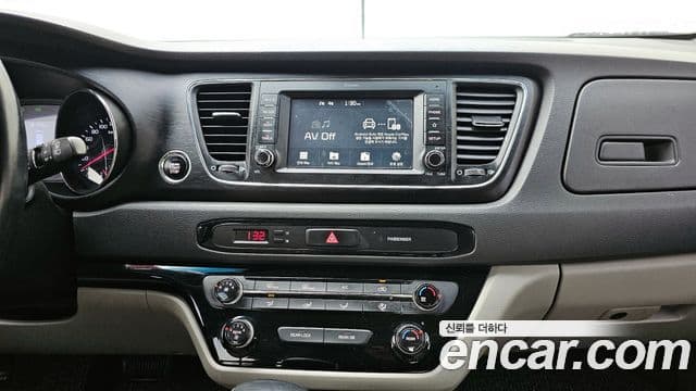 Kia The / новый New Carnival Luxury, 2019 14