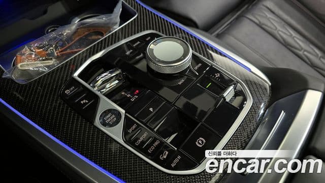 BMW X7 (G07) xDrive 40i M Sport 6인승, 2025 9