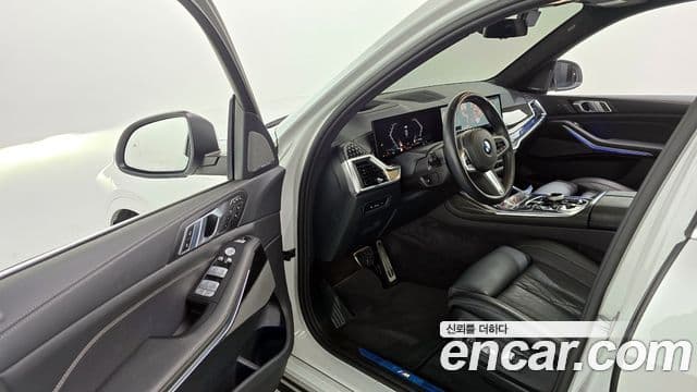 BMW X7 (G07) xDrive 40i M Sport 6인승, 2025 10