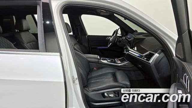 BMW X7 (G07) xDrive 40i M Sport 6인승, 2025 11