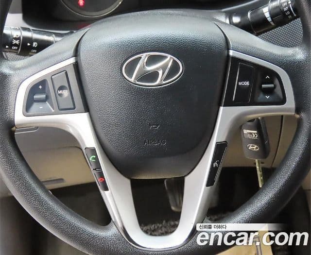 Hyundai Accent(новый кузов / новое поколение) Premier, 2011 9