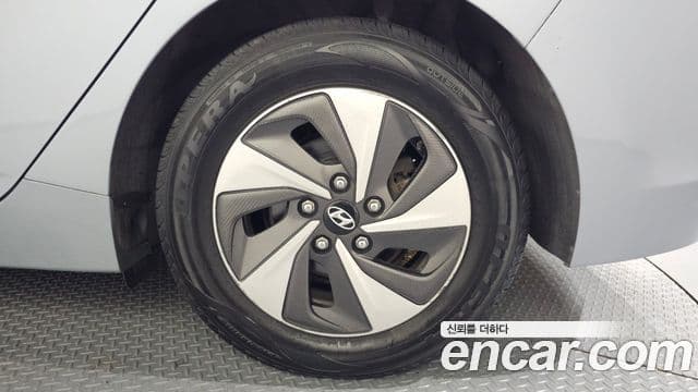 Hyundai Ioniq гибрид, 2017 все фото