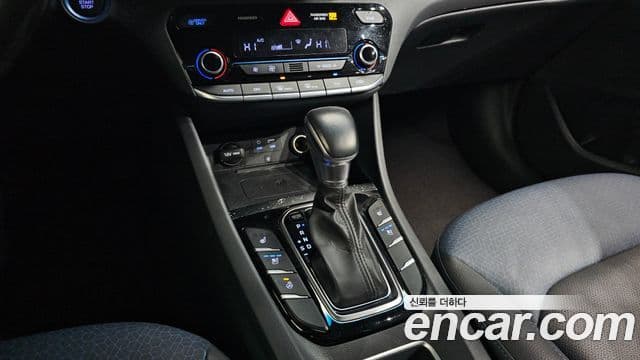 Hyundai Ioniq гибрид, 2017 9