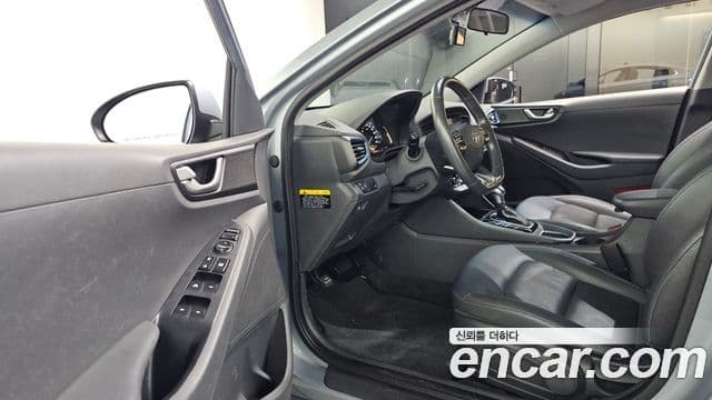 Hyundai Ioniq гибрид, 2017 10