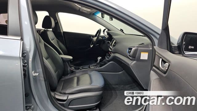 Hyundai Ioniq гибрид, 2017 11