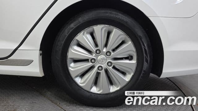 Hyundai LF Sonata гибрид Modern, 2016 все фото