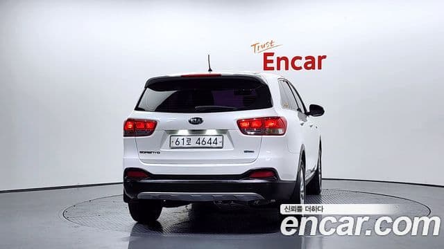 Kia All New Sorento Deluxe, 2015 4