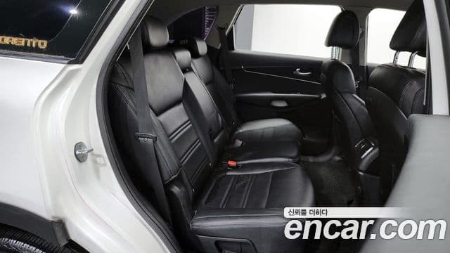 Kia All New Sorento Deluxe, 2015 12
