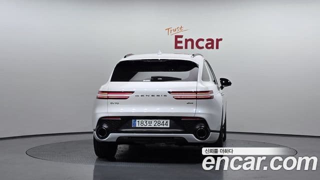 Genesis GV70, 2024 4